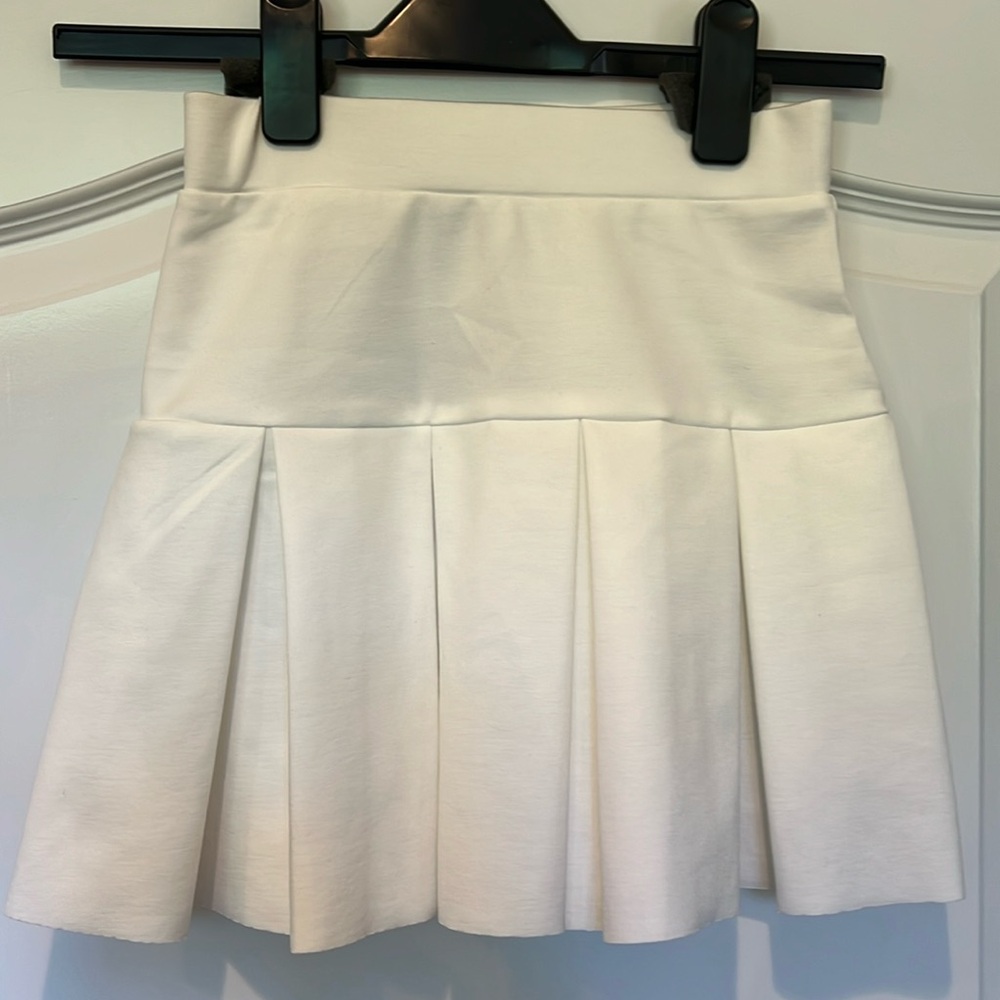 White mini skirt NWT size XXS